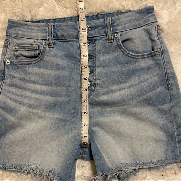 American Eagle Curvy Hi-Rise Shortie Jean Shorts - Picture 4 of 8